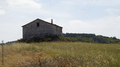 Casa in pietra sui monti delle Cesane nelle Marche