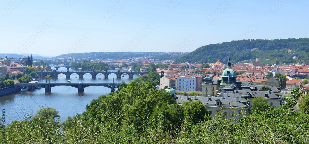 Panoramafoto Prag mit Brücken