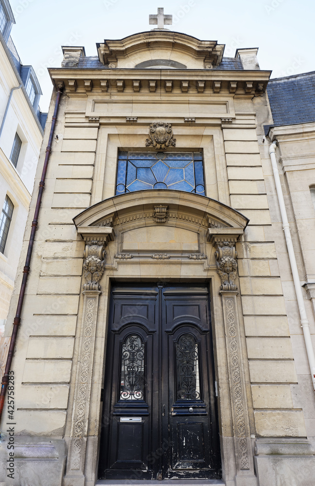 Saint-Thomas-d'Aquin is a Roman Catholic church located in the 7th arrondissement of Paris, place Saint-Thomas-d Aquin, between the rue du Bac and the boulevard Saint-Germain
