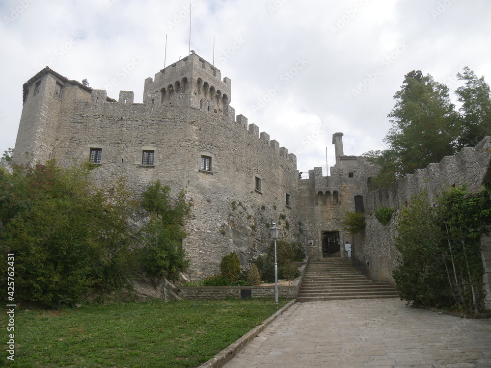 Obraz premium San Marino, Second Tower. Front of the castle known as Cesta surrounded by mighty stone walls on the top of Titano Mount