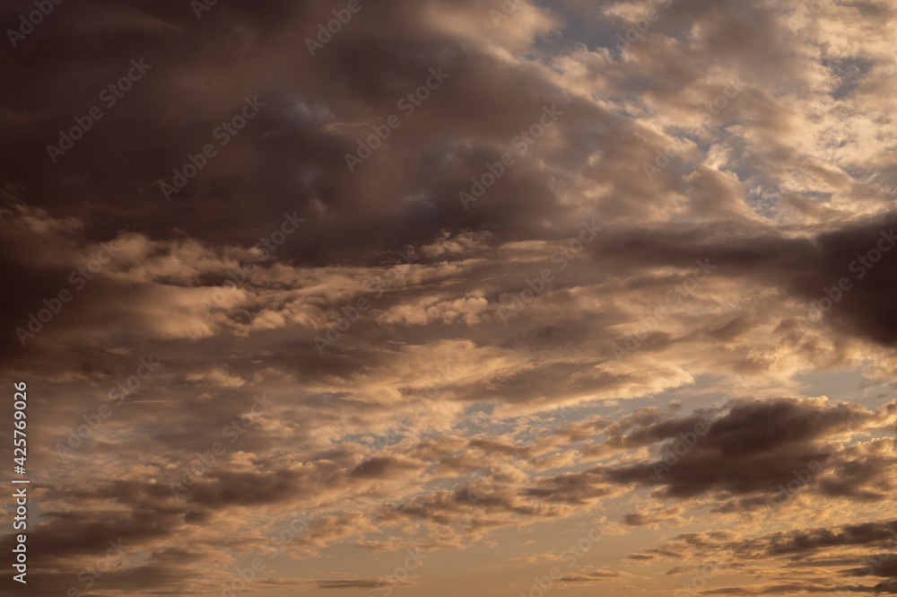 Obraz premium Sunset sky with orange clouds. Nature background.