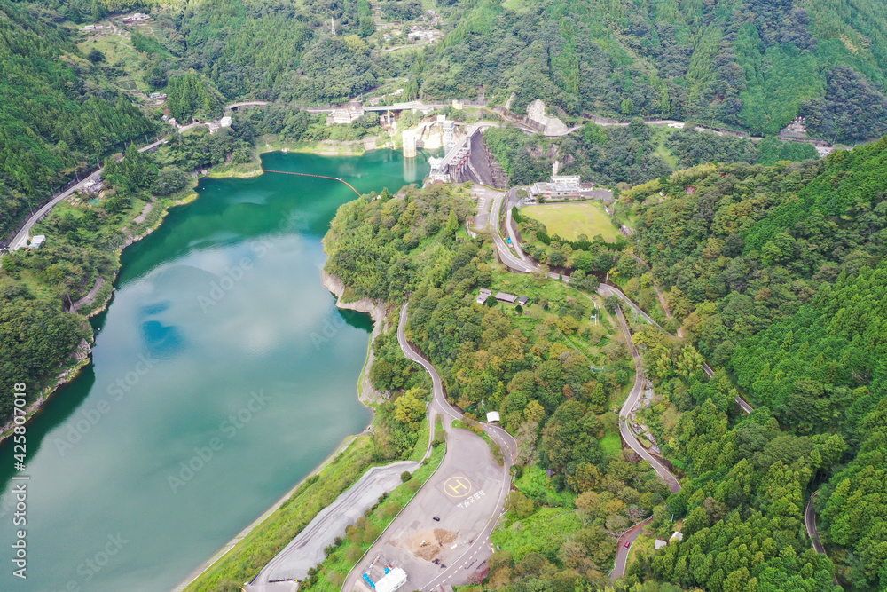 Obraz premium 高知県仁淀川町 大渡ダムの風景