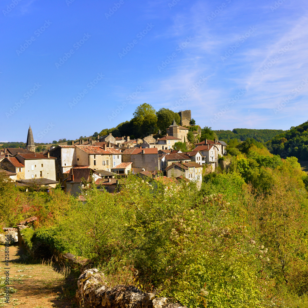 Carré Caylus (82160) village médiéval, département du Tarn-et-Garonne en région Occitanie, France