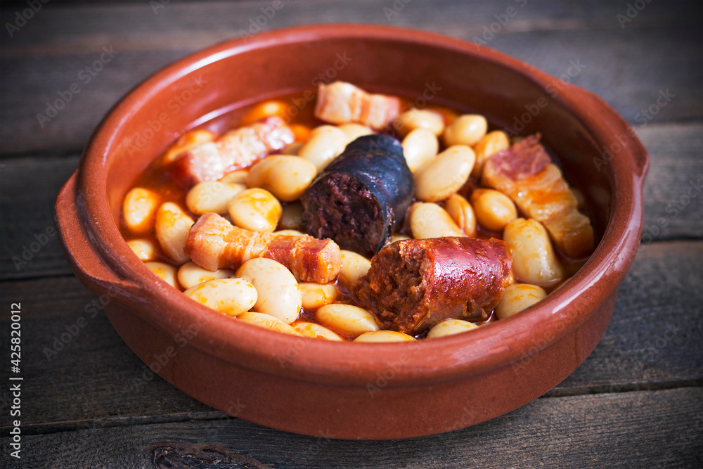 Typical Spanish dish: Asturian fabada Typical Spanish dish: Asturian fabada