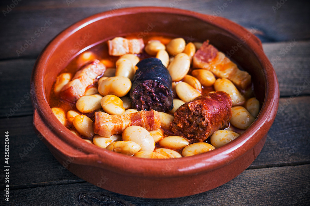 Typical Spanish dish: Asturian fabada Typical Spanish dish: Asturian fabada