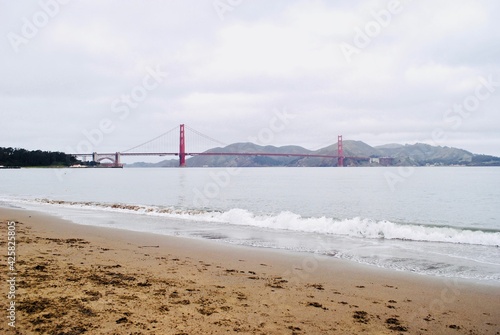 Canvas Print San Francisco, California, view from Crissy Field of the Golden Gate Bridge and Fort Point