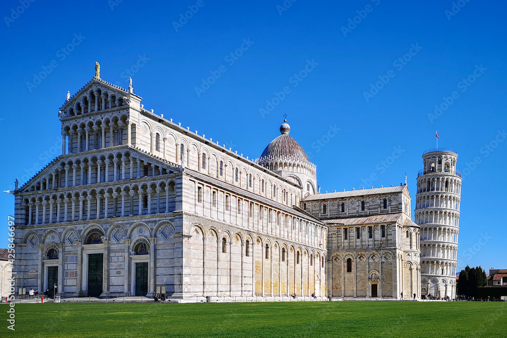 Piazza dei Miracoli - leaning tower