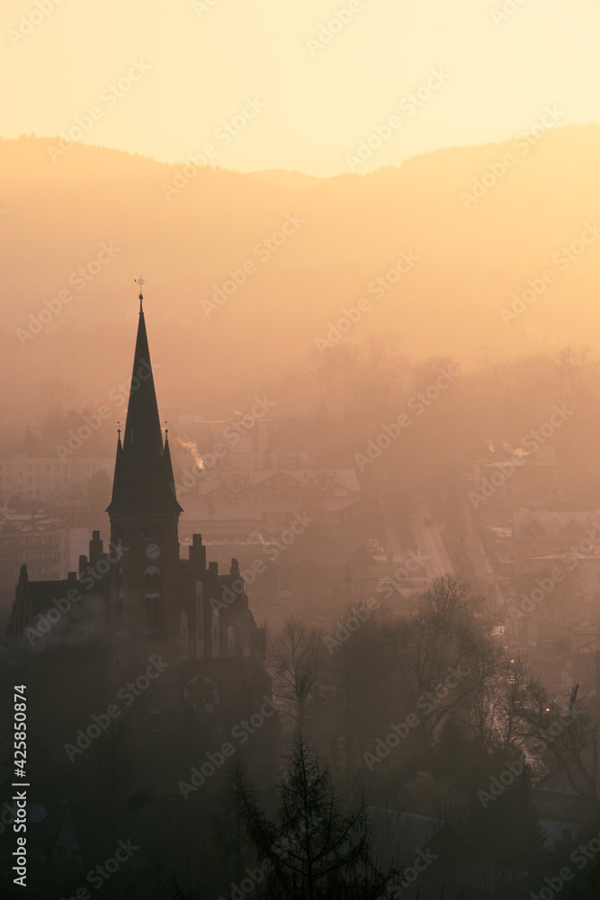 Obraz premium Rabka Zdrój o wschodzie słońca