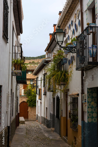 Calle Charca  El Albaic  n  Granada  Andalusia  Spain  a quiet lane in the old Moorish quarter of the city