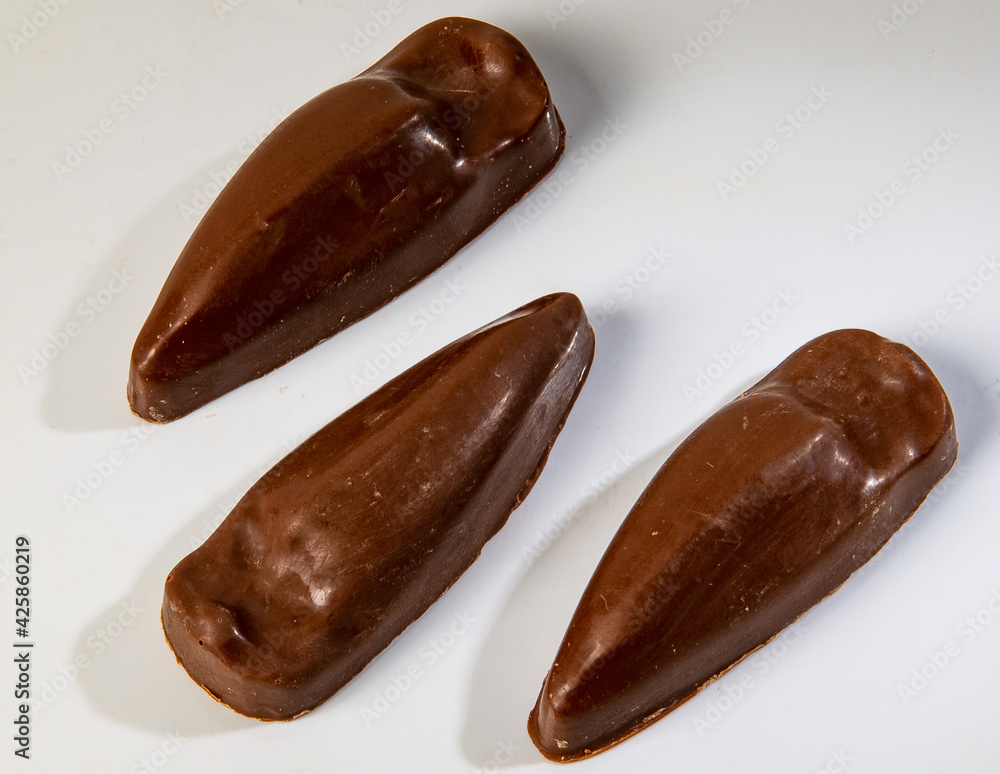 Pinion made from chocolate, to be tasted as a dessert. Pinion made from chocolate, to be tasted as a dessert.