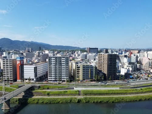 街中上空橋川