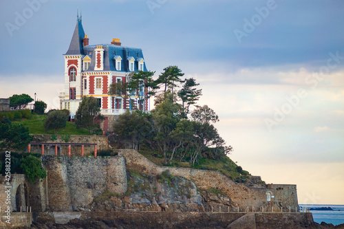 Foto Splendid Belle Epoque house standing in Dinard