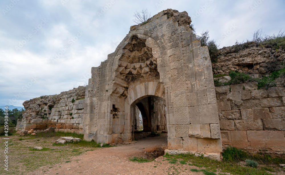 Evdir Han is an impressive and colossal han with a plan unlike any other han in Anatolia, and located in a setting of stunning beauty and history, located 18 km from Antalya