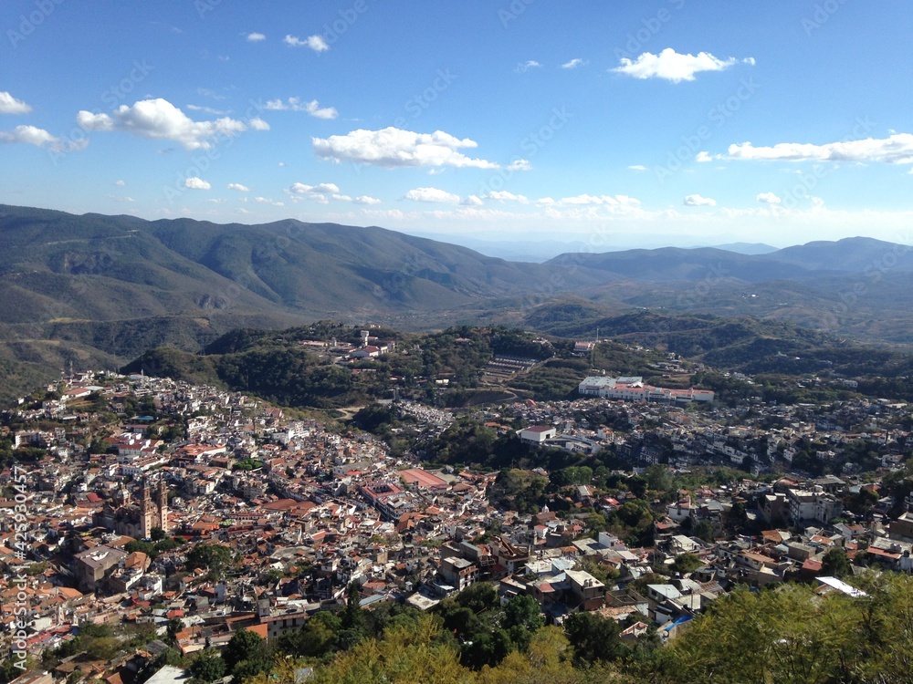 Panoramic view of the beautiful and colorful city of Taxco. Ovservatoriy