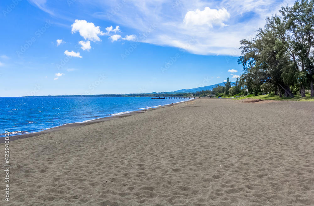 Plage de sable noir, Saint-Paul, île de la Réunion 