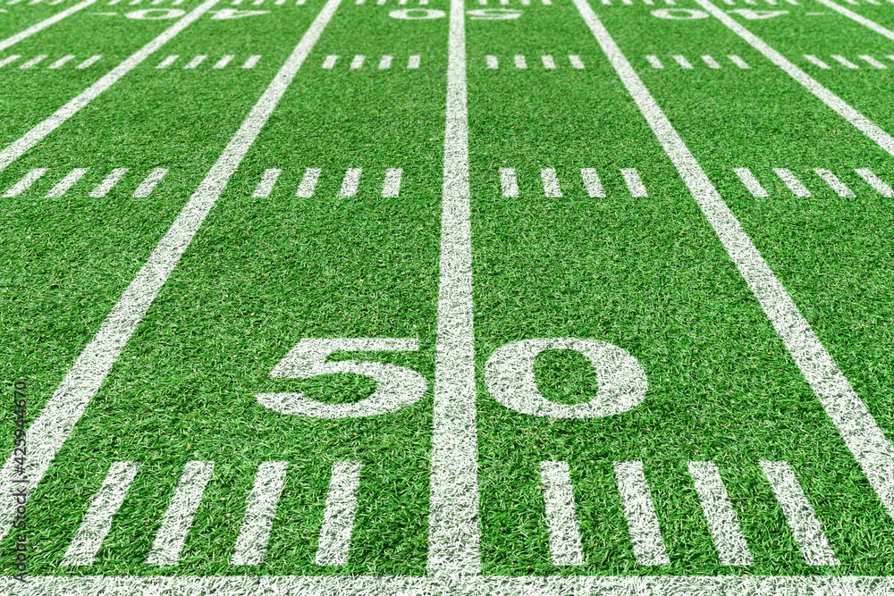 Obraz premium 50 Yard line of American football field. View from with sidelines