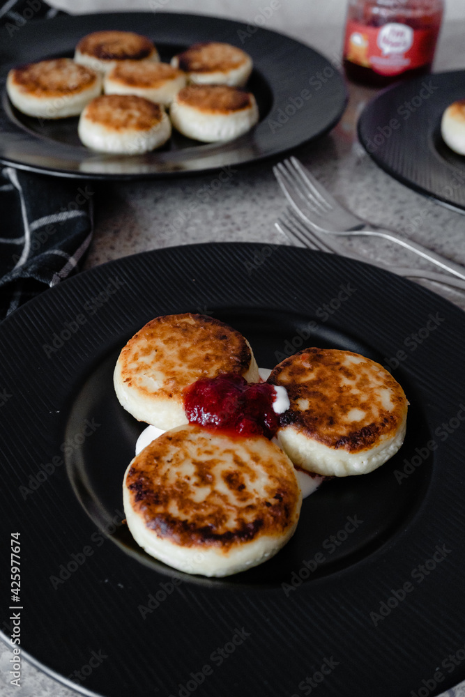 cheesecakes with strawberry jam on a plate cheesecakes with strawberry jam on a plate