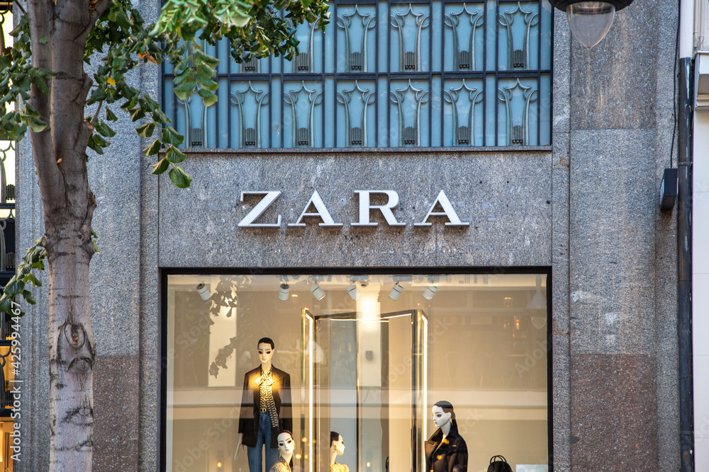 Stockfoto Zara store shop front entrance | Adobe Stock
