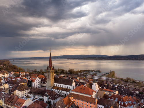 Panoramablick über die Stadt Radolfzell am Bodensee und die Halbinsel Mettnau