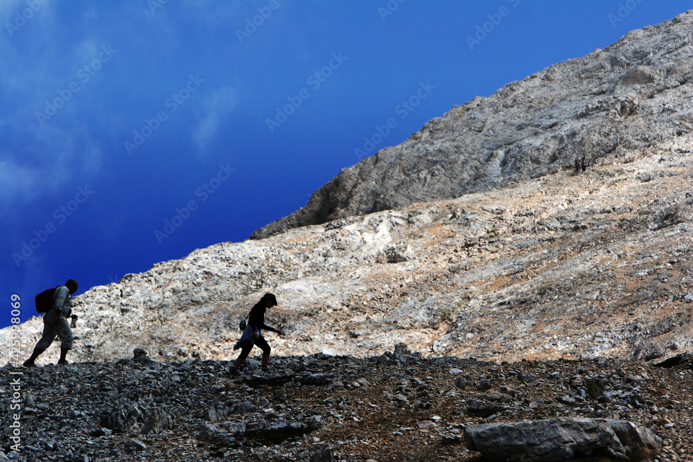 Montagna italiana sentieri rocce veduta campo imperatore abruzzo