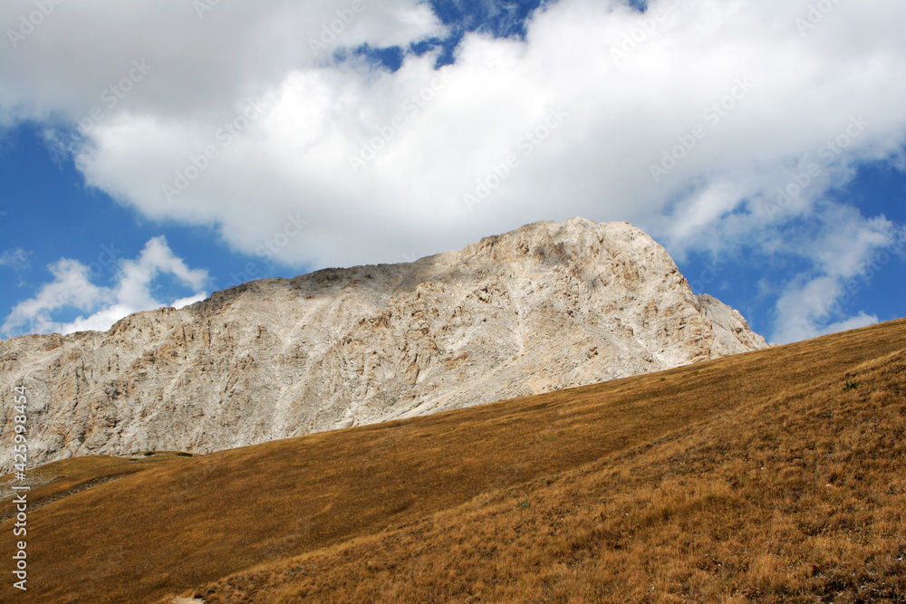 Montagna italiana sentieri rocce veduta campo imperatore abruzzo