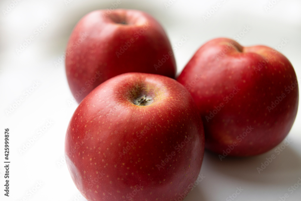 red apples red apples