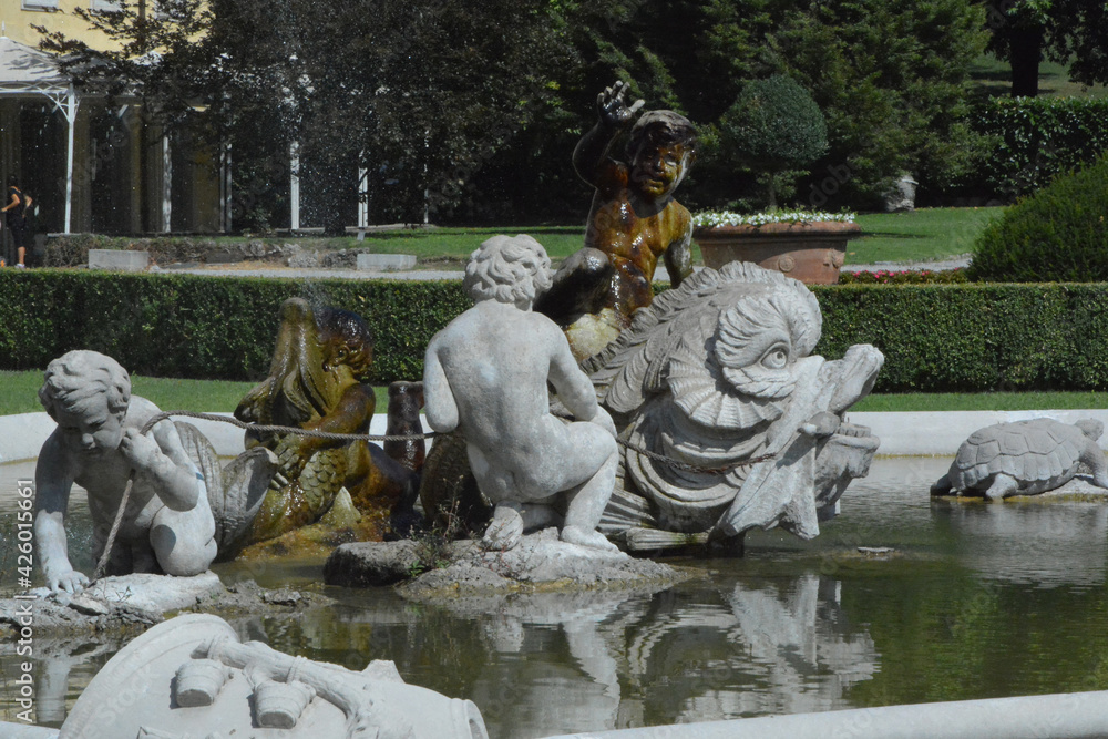 La fontana del parco di Villa Olmo a Como, Lombardia, Italia.