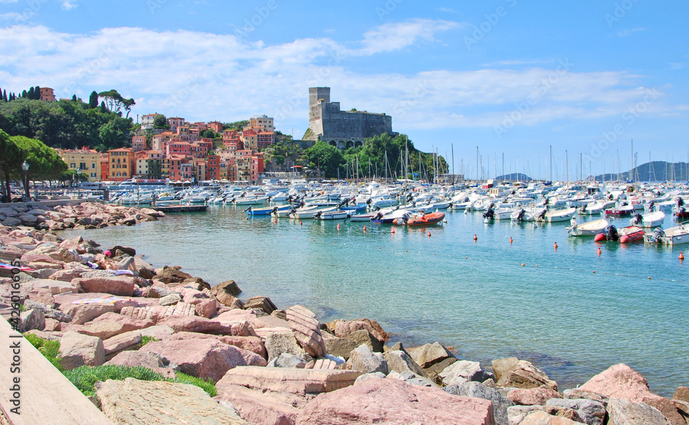 Il borgo marinaresco di Lerici in provincia di La Spezia, Liguria, Italia.