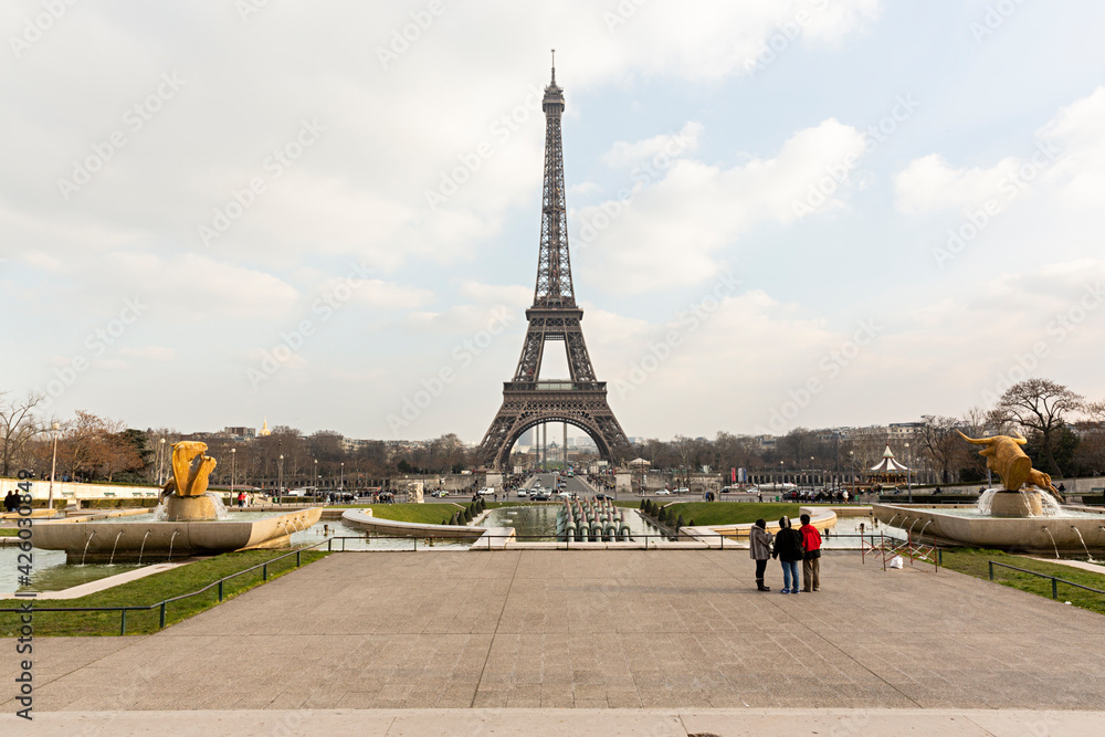 Torre Eiffel y plaza de Trocadero, París.