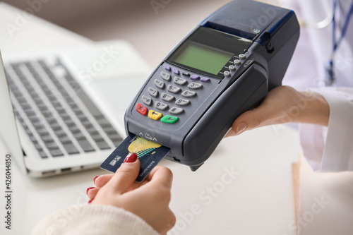 Patient paying for consulta...