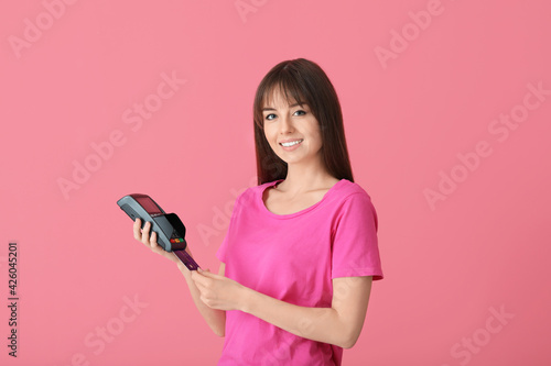 Young woman with payment te...