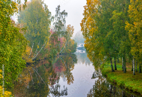Fototapeta Naklejka Na Ścianę i Meble -  Autumn park landscape