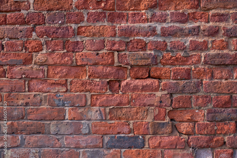Obraz premium victorian cracked red brick wall