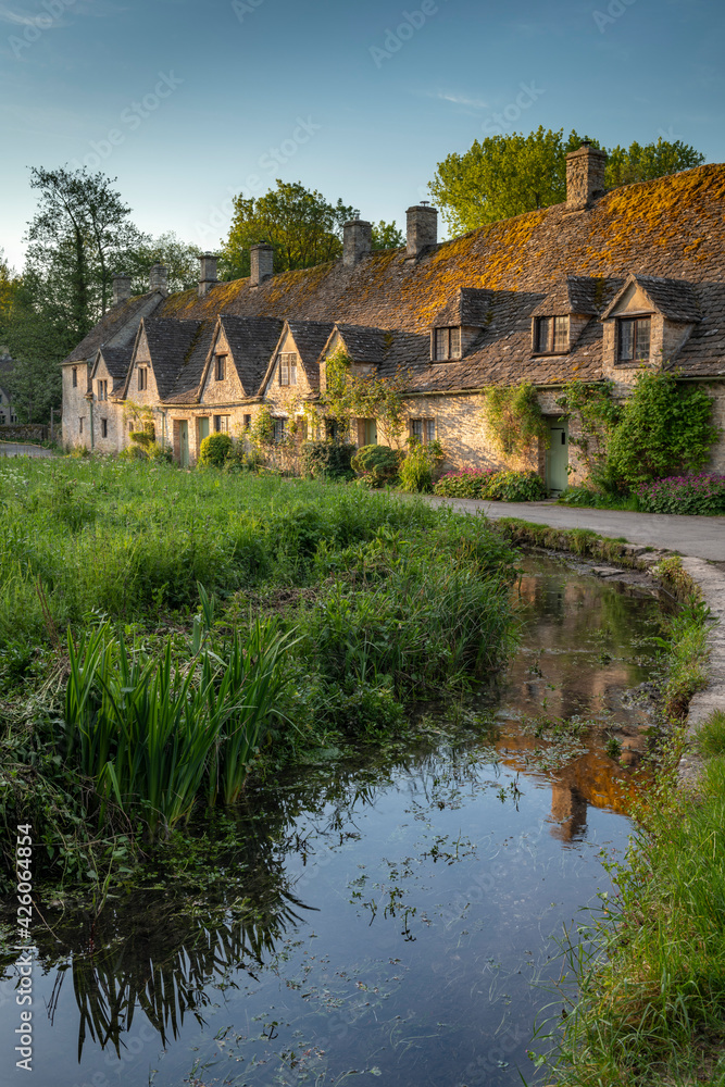 Early Spring morning view of the beautiful Cotswolds cottages at Arlington Row in Bibury, Gloucestershire, England, United Kingdom Early Spring morning view of the beautiful Cotswolds cottages at Arlington Row in Bibury, Gloucestershire, England, United Kingdom
