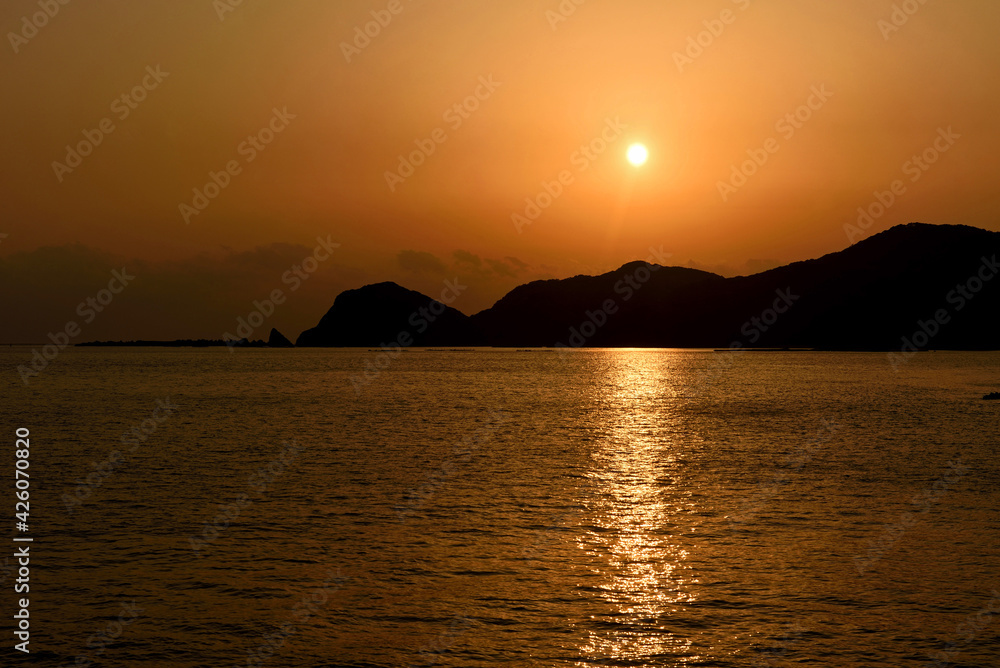 海上マリア像の夕陽