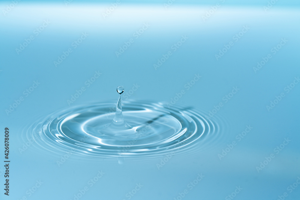 Drop of water drop to the surface. Waves on the surface of the water from a collision Drop of water drop to the surface. Waves on the surface of the water from a collision