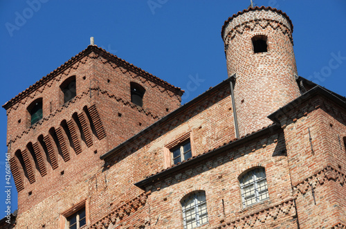 Foto The medieval castles of Italy are very beautiful with brick fortifications, towers and lace