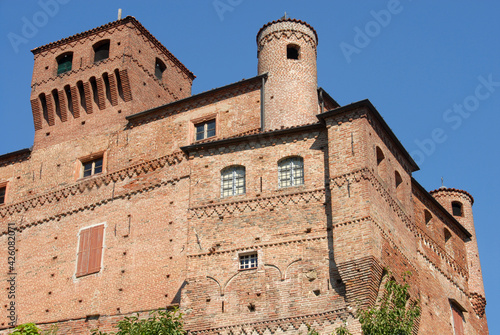 Schilderij op canvas The medieval castles of Italy are very beautiful with brick fortifications, towers and lace