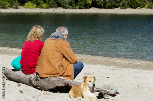 Tableau sur toile pareja adulta mayor disfrutando del tiempo libre