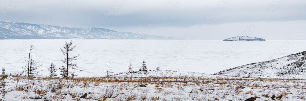 Fototapeta premium View of Lake Baikal from Ogoy Island
