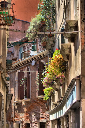 Fototapeta Naklejka Na Ścianę i Meble -  Urban scenic of Venice, Italy