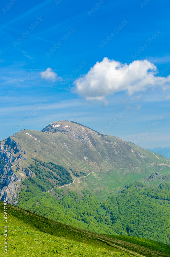 Fototapeta premium Fragment of a nice mountain view from the trail at Monte Baldo in Italy.