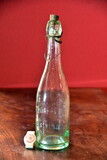 stare, zabytkowe butelki szklane, muzeum Złoty Stok