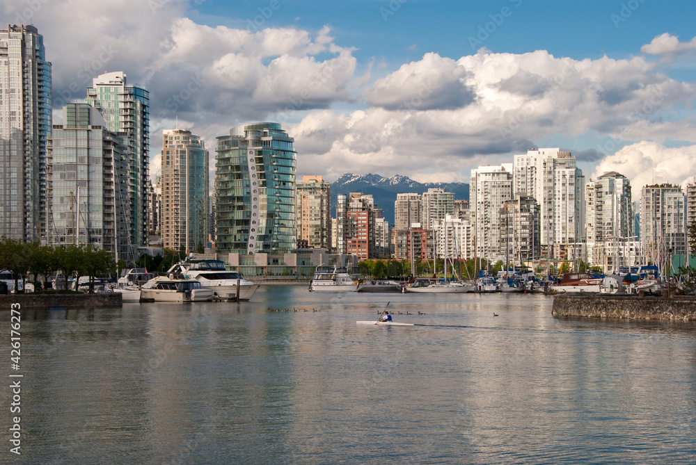 Obraz premium A view of sunny Yaletown from False Creek Sea walk. Downtown of Vancouver. Canada.