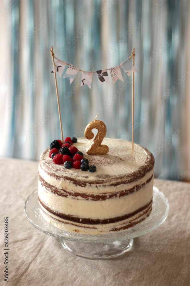 Birthday Naked Cake - Gateau d'anniversaire 2 ans Stock Photo