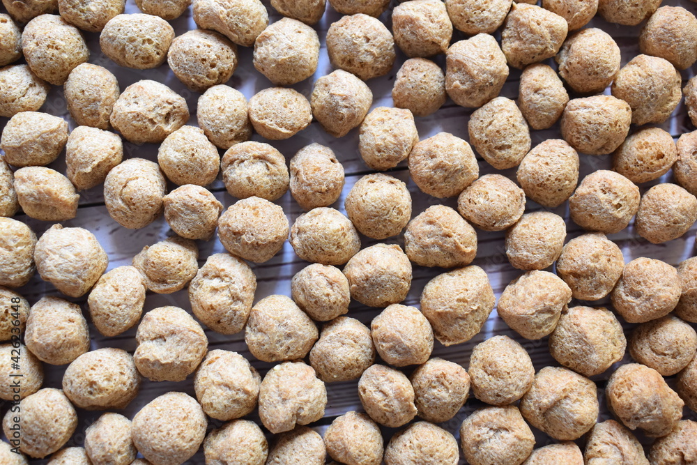 © Maneesh - Raw whole dried Soy chunk textured vegetable protein © Maneesh - Raw whole dried Soy chunk textured vegetable protein