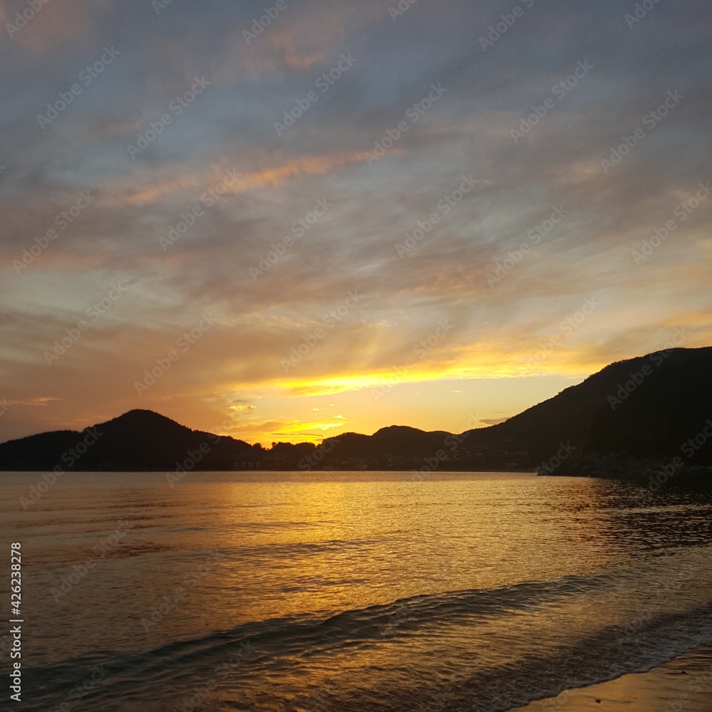 Fototapeta premium sunset over the sea