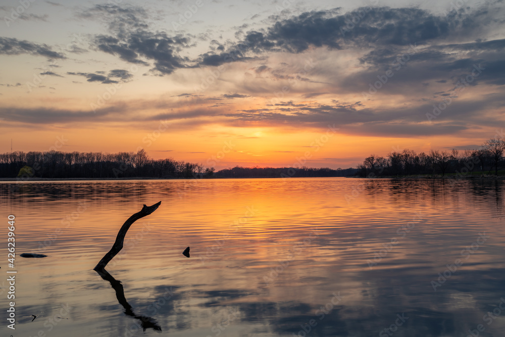 Naklejka premium Sunset on the Busse Lake, Elk Grove Village, Illinois