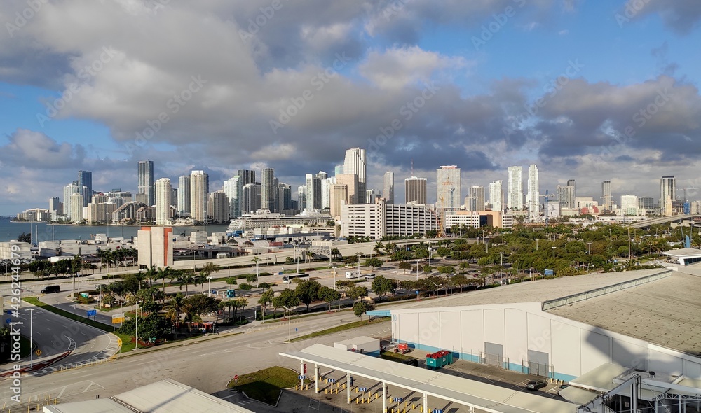 Naklejka premium Panoramic view of Miami at daytime.