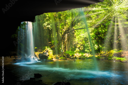 鍋ケ滝の光芒風景